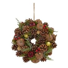 Vianočný veniec so šiškami, čečinou a jablkami.