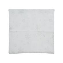 Biely vankúš so striebornými vločkami, 40x40 cm.