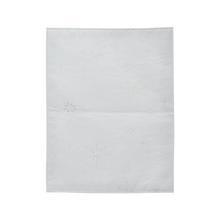 Bielo-strieborné prestieranie s vločkami.