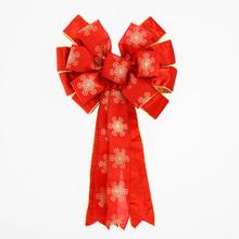 Červená a zlatá mašľa na vianočné darčeky.