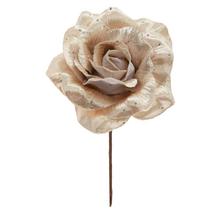 Umelá ruža v šampanskom s dekoratívnymi detailmi.