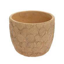 Hnedý keramický obal na kvety s textúrou listov.