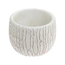 Biely keramický obal s textúrou.