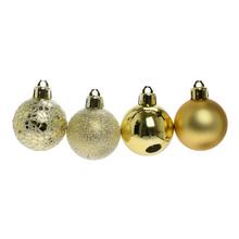 Sada zlatých plastových vianočných gúľ s rôznymi povrchovými úpravami.