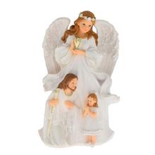 Socha anjela s dievčaťom a Ježišom.