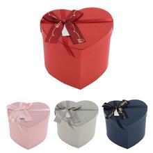 Darčeková krabička v tvare srdca s mašľou, mix farieb.