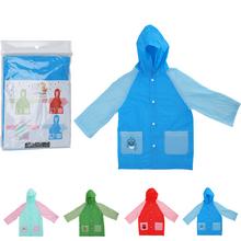 Detská pláštenka v rôznych farbách s kapucňou.