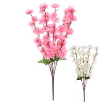 Kytica čerešne mix s ružovými a bielymi kvetmi.