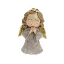 Sivý anjel s modliacou pozíciou a zlatými detailmi.