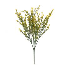 Žltá umelá kvetina s bielym a krémovým zápichom.