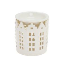 Biela aromalampa v tvare domčeka z porcelánu.