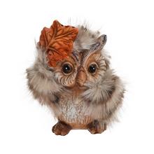 Keramická sova s listom a kožušinou.