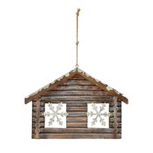 Hnedo-biely drevený záves domček s oknami a snehovými vločkami.