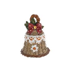 Zvonček z prútia s červenou mašľou a ozdobami.