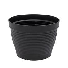 Čierny kvetináč Agawa s priemerom 27 cm.