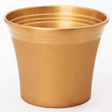 Zlatý kvetináč Iris s priemerom 38 cm a výškou 31,5 cm.