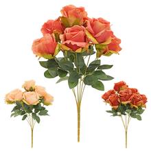 Kytica umelých ruží v jesenných farbách.