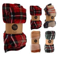 Vianočný prehoz v károvanom vzore