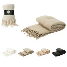 Pled v béžovej farbe s strapcami, rozmer 160x130cm.