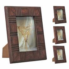 Drevený fotorámik z mangového dreva s rozmermi 16x2cm.