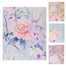 Darčeková taška s kvetinovým vzorom a trblietkami.