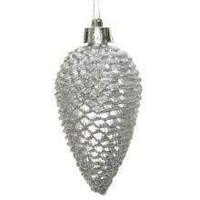 Strieborná vianočná ozdoba v tvare šišky.