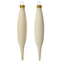 Biele sklenené vianočné gule s lesklým a matným povrchom.