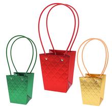 Taška na kvety v mix farbách, červená, zelená a zlatá.