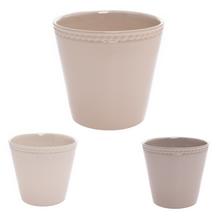 Kremový obal na kvety v troch farbách.