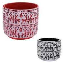 Obal na kvetináč s vianočným motívom jelene a stromčekov.