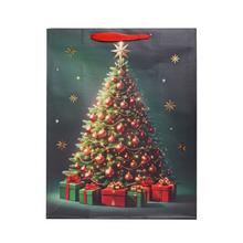 Vianočná taška s motívom stromčeka a darčekov.