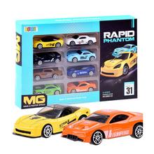 Sada kovových autíčok v rôznych farbách.