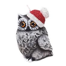 Figúrka sova s červenou čiapkou