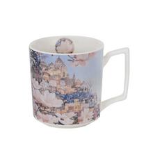 Šálka s motívom mesta magnólií.