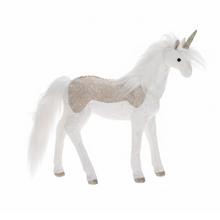 Biely a béžový textilný jednorožec.