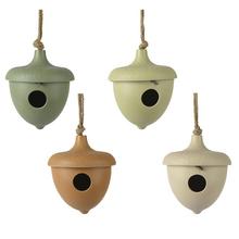 Kŕmidlo pre vtáky z bambusu v rôznych farbách.