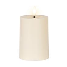 Solárna sviečka plastová stabilná s výškou 10 cm a priemerom 7 cm.