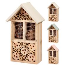 Dom pre hmyz s rôznymi otvormi na hmyz.