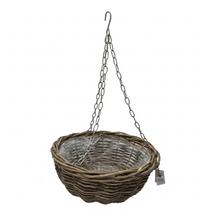 Visiaci kôš z ratanového materiálu v sivej farbe.