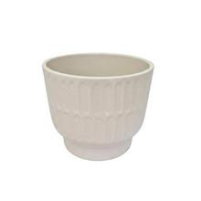 Biely keramický kvetináč Cusco s textúrou.