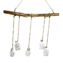 Konár z topoľového dreva so závesom a 5 pohármi.