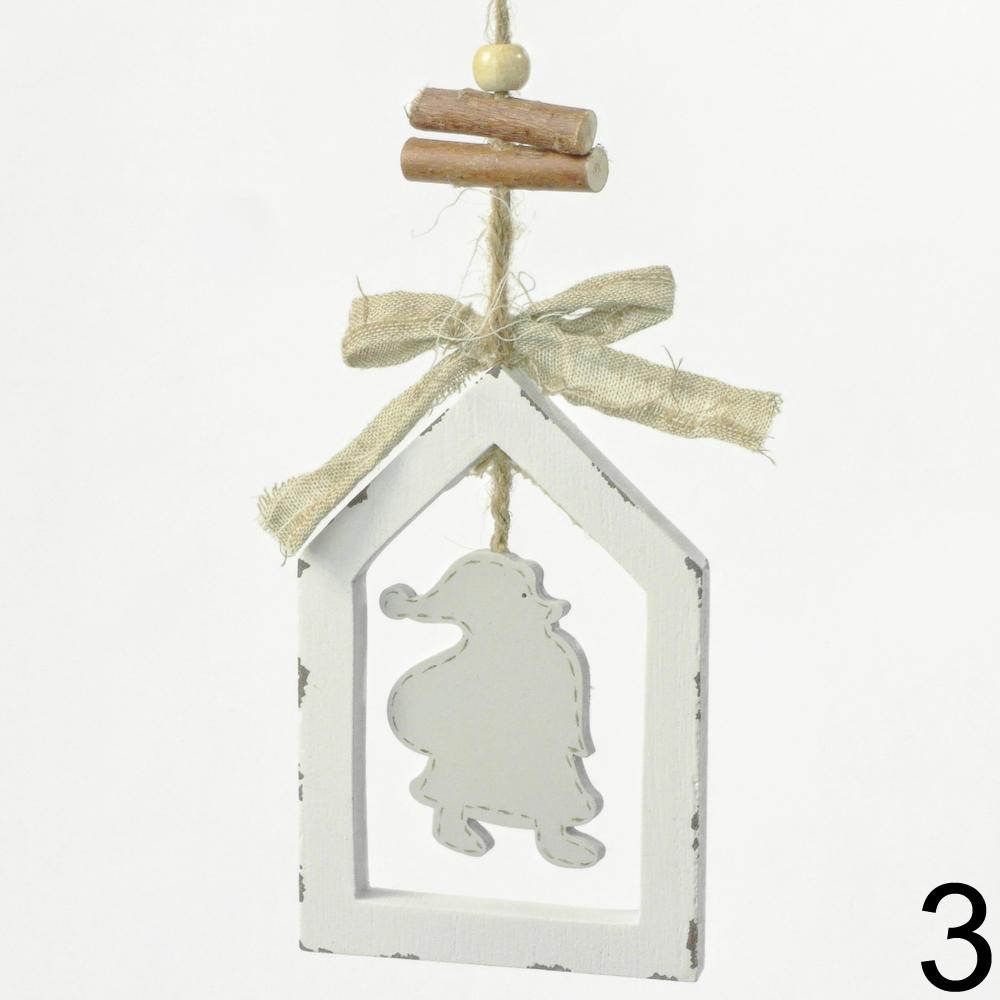 Biely drevený záves v tvare domčeka s mixom vzorov.