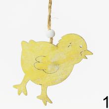 Závesné ozdoby v tvare kurčaťa a sliepky.