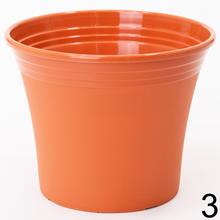 Kvetináč Irys v hnedé farbe s priemerom 25 cm a výškou 20,5 cm.