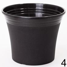 Kvetináč Irys v hnedé farbe s priemerom 25 cm a výškou 20,5 cm.