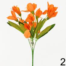 Kytica alstroméria mix s rôznymi farbami.