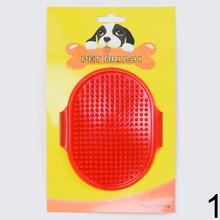 Masážna kefa pre zvieratá v červenej farbe.