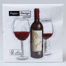 Vzorované servítky s motívom vína a pohárov.