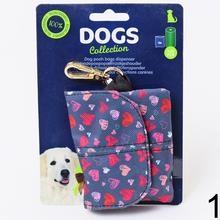 Taštička na sáčky na exkrementy s motívom srdiečok.