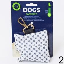 Taštička na sáčky na exkrementy s motívom srdiečok.